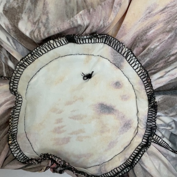 Venus Bejeweled Sleeveless Blouse - Picture 11 of 11